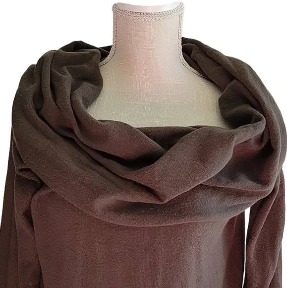 Wearing Your ❤️ On Your Sleeve Top - Picture 2 of 4